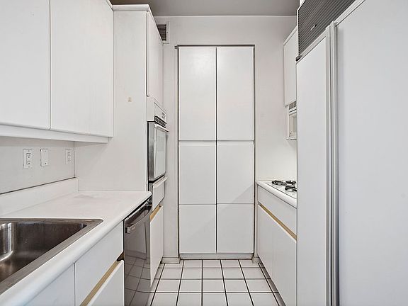 3rd image of 200 E 69th St APT 11E