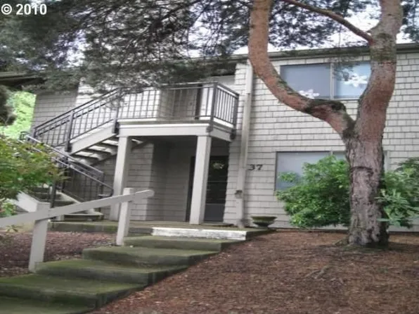 37 Crestfield Ct, Lake Oswego, OR 97035