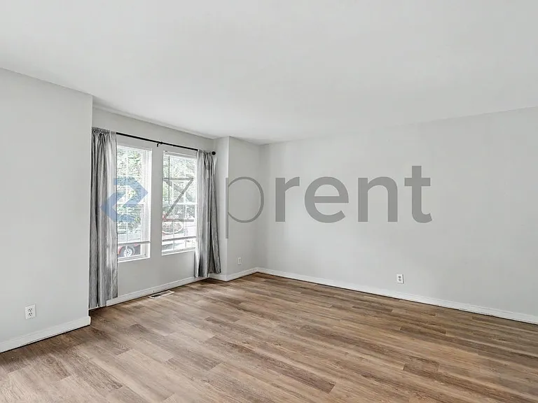 1912 Porter St — Photo 3