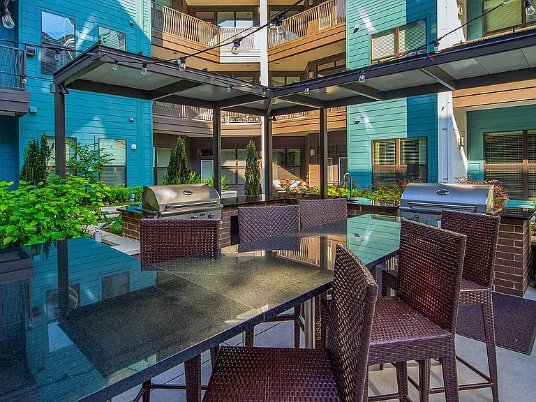 PearlWashington_ext_grill-3