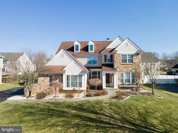 867 Ramblewood Dr, Easton, PA 18040