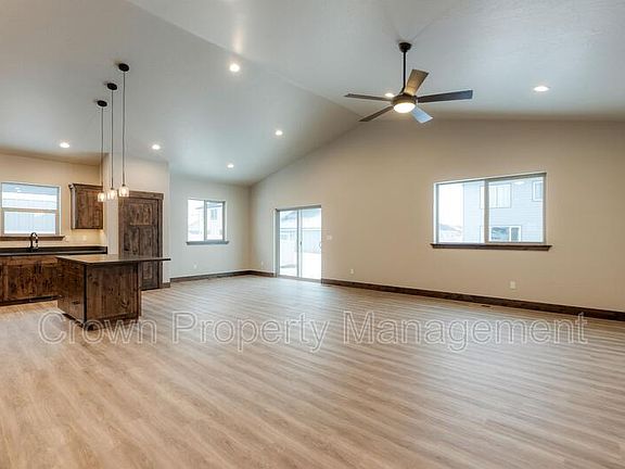 2nd image of 4032 Snowberry Ave