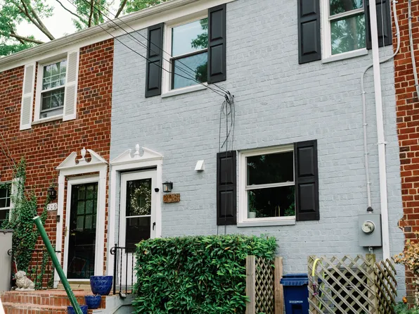 208 Gentry Ave, Alexandria, VA 22305