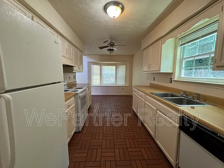 7416 Dartmouth Ct — Photo 6