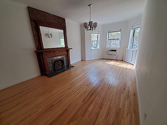2nd image of 21 W 74th St APT 3A