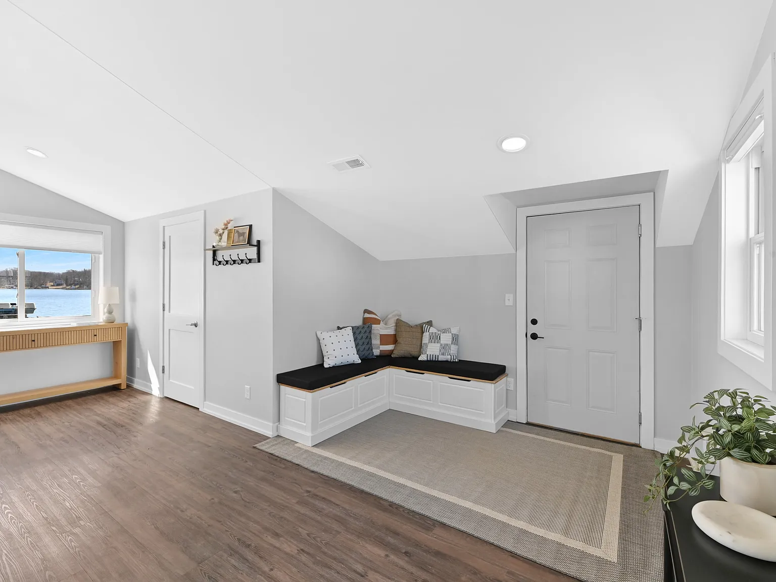3 bed, 2.5 bath, 1738 sqft, $5,000 — Photo 2