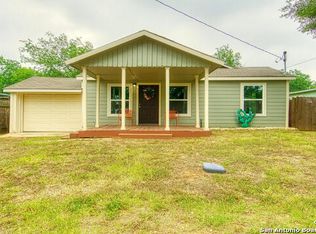 1310 S 4th St, Floresville, TX 78114