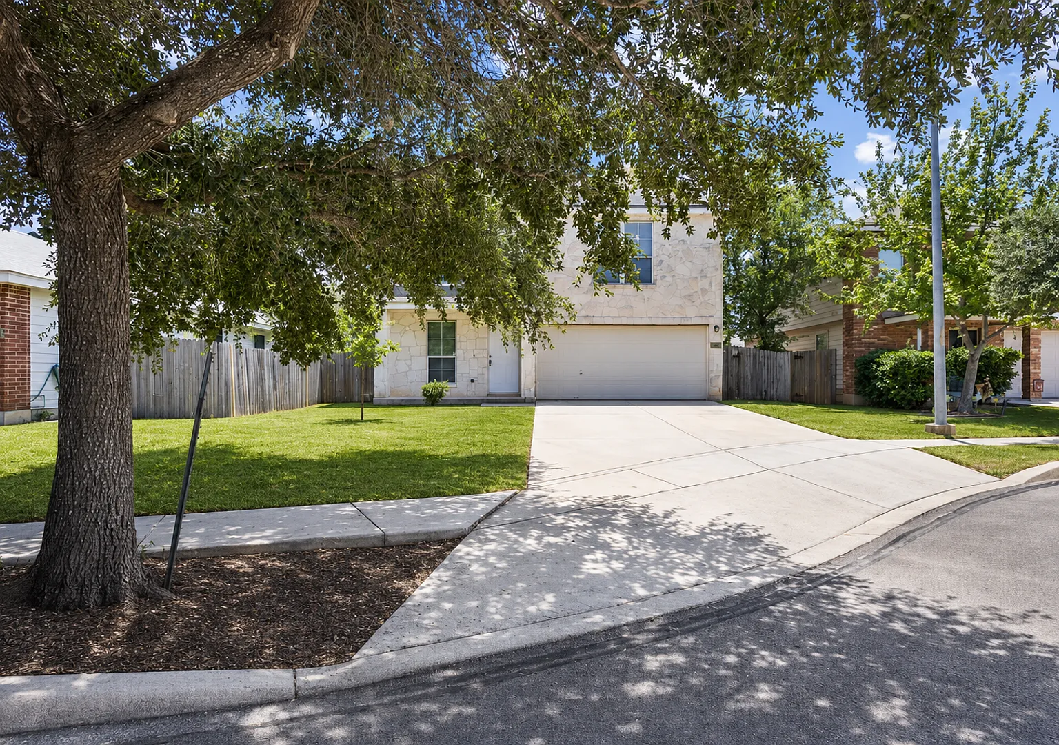 3 Bedroom/2 1/2 Bath Wildhorse Subdivision — Photo 2