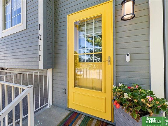 3rd image of 1011 Mesa Cir