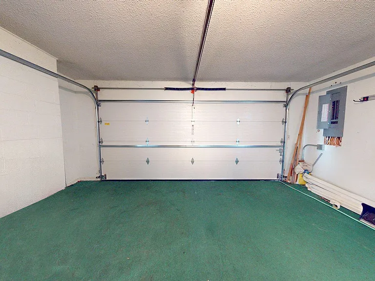 940 E Hickory Grove Rd — Photo 33