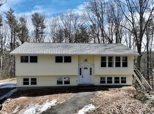 564 W Pelham Rd, Amherst, MA 01072