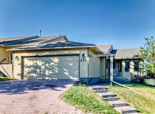 637 Stratton Ter SW, Calgary, AB T3H1M5