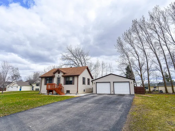 612 Cherry Rd, Thief River Falls, MN 56701