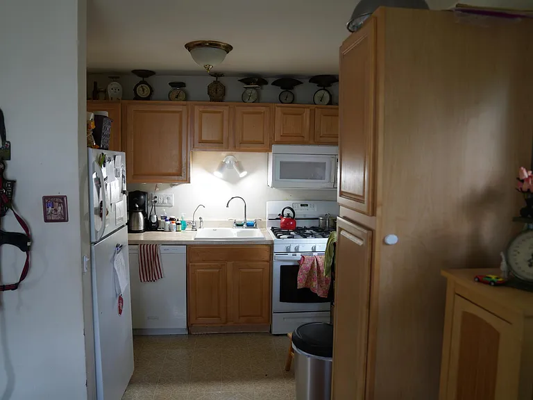 551 Woodside Ave — Photo 5
