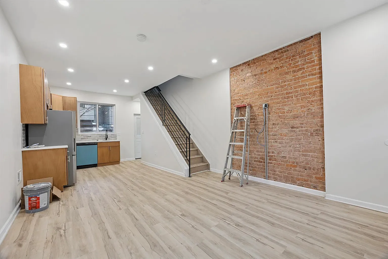 2 bed, 1100 sqft, $1,975 — Photo 4