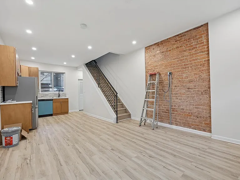 2615 Earp St — Photo 4