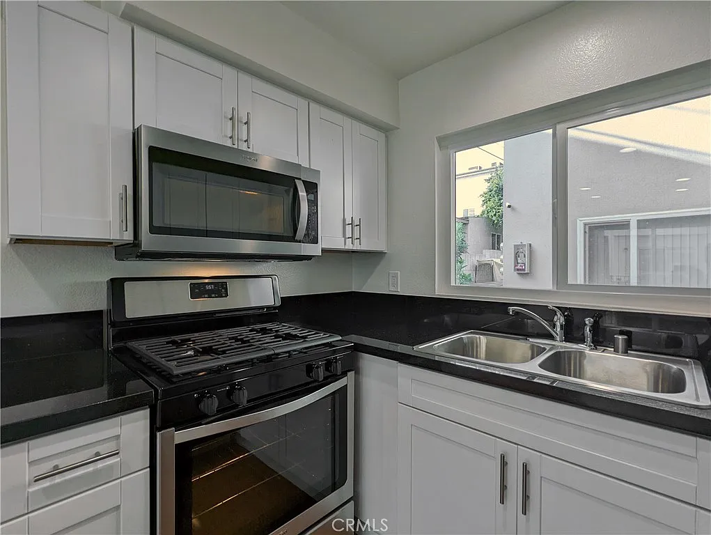 1 bed, 800 sqft, $1,895 — Photo 2