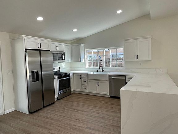 4th image of 3043 Cabrillo Mesa Dr