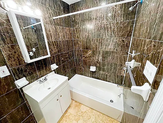 Rented by Bond New York | media 7
