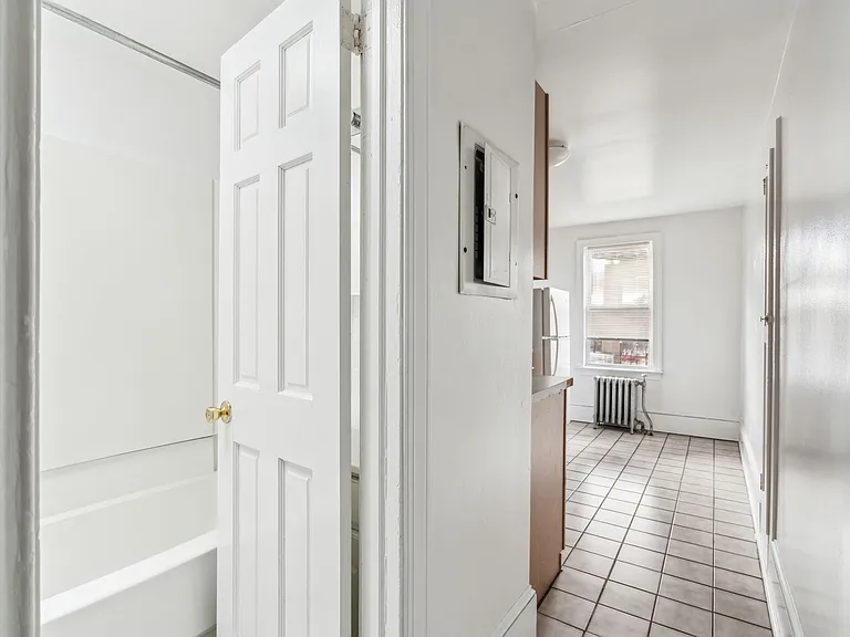 4135 Ridge Ave #15 — Photo 3
