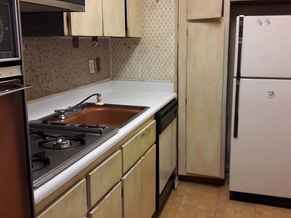 5th image of 5230 39th Dr APT 8E