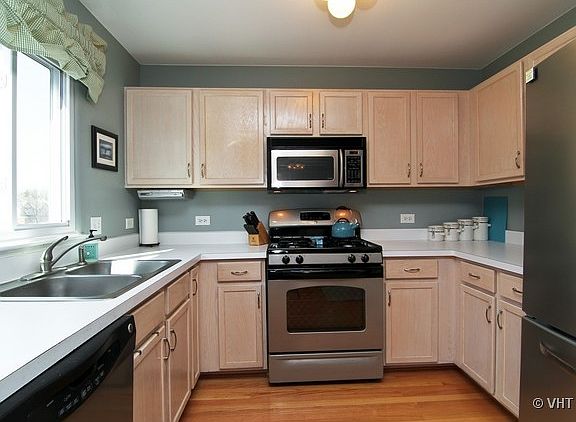 4th image of 2765 Woodmere Dr