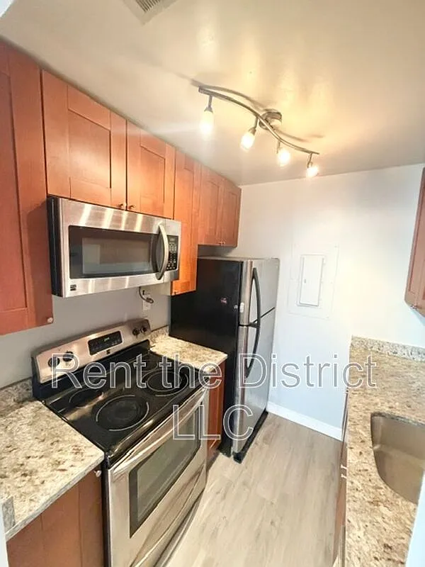2 bed, 1.0 bath, 716 sqft, $3,250 — Photo 2