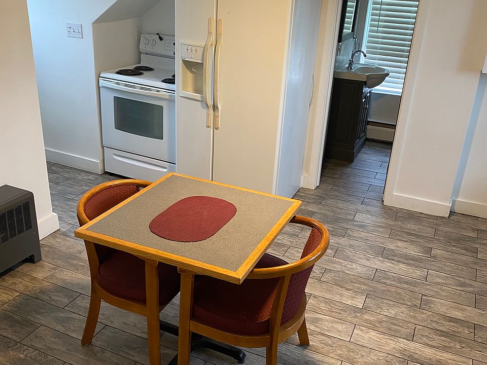 Kitchen with dinette and fully equipped with all cook ware.