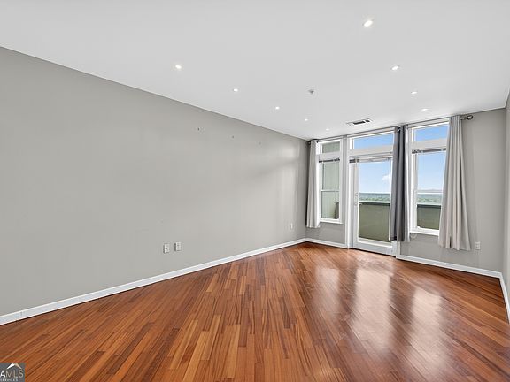 3rd image of 3334 Peachtree Rd NE APT 1410