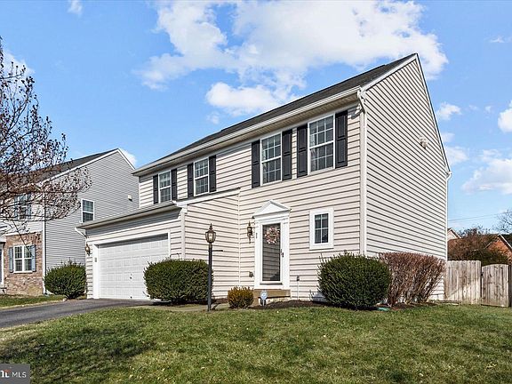 3rd image of 20 Taylors Hill Way