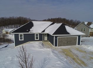 195 Glacial Dr, Slinger, WI 53086