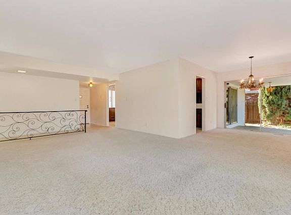3rd image of 80 Greenway Cir