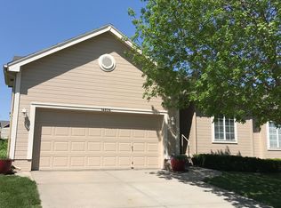 14824 Camden Ct, Omaha, NE 68116