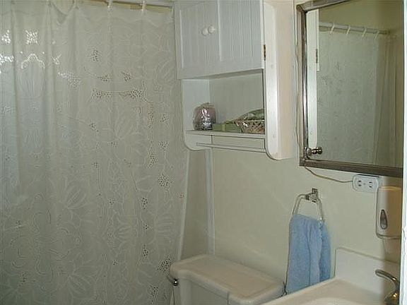 5th image of 2735 N Mountain View Ave