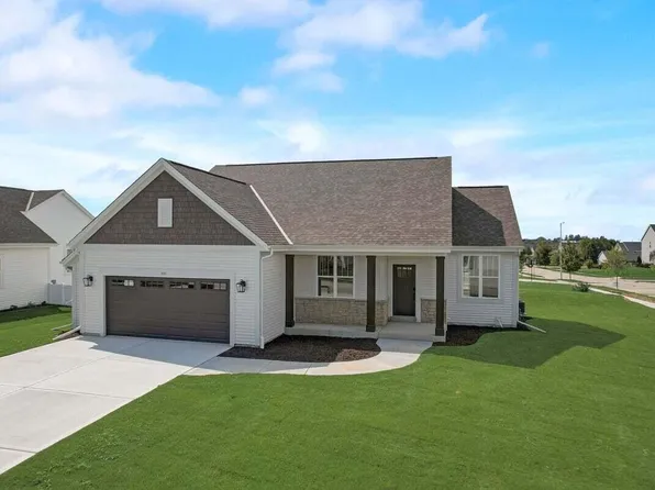 205 Countryside DRIVE, Slinger, WI 53086