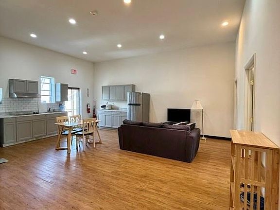 2nd image of 33 W Market St #2A