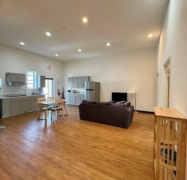 33 W Market St #2A — Photo 2