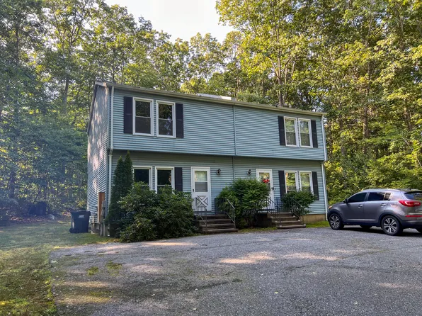 22 Dartmouth Dr, Mystic, CT 06355