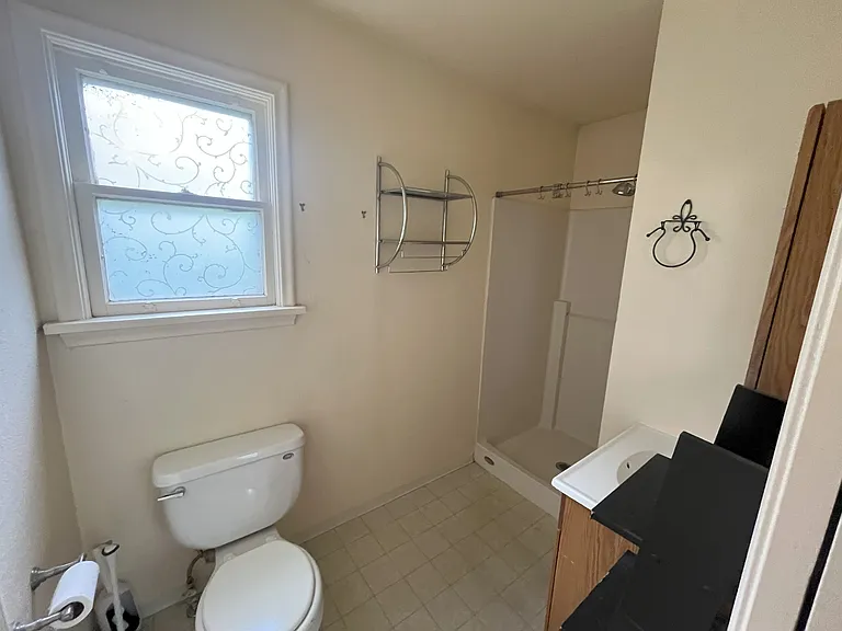 930 W Sylvan St — Photo 10