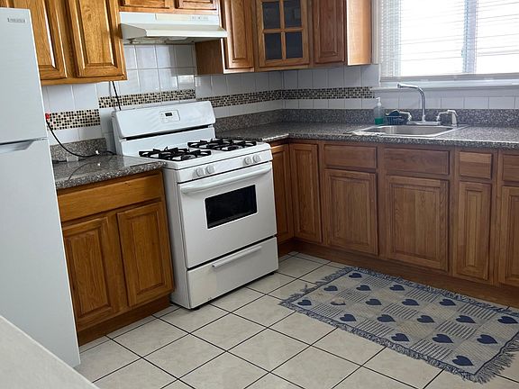 5th image of 10818 Flatlands 8th St #1