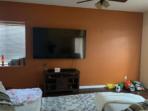 3rd image of 327 Redwood Way