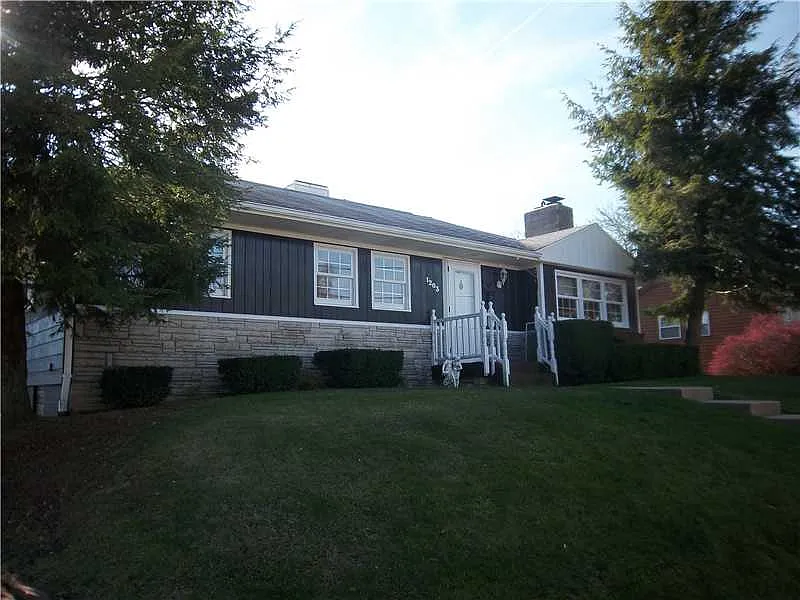 1203 Hartford Dr photo 1