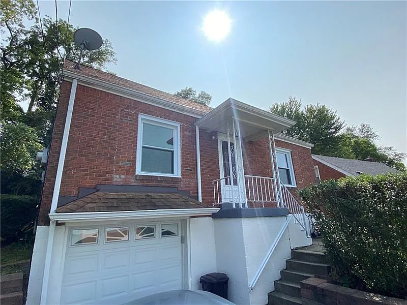 2433 Webster Ave photo 1