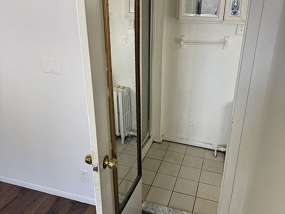 5th image of 831 King Georges Rd