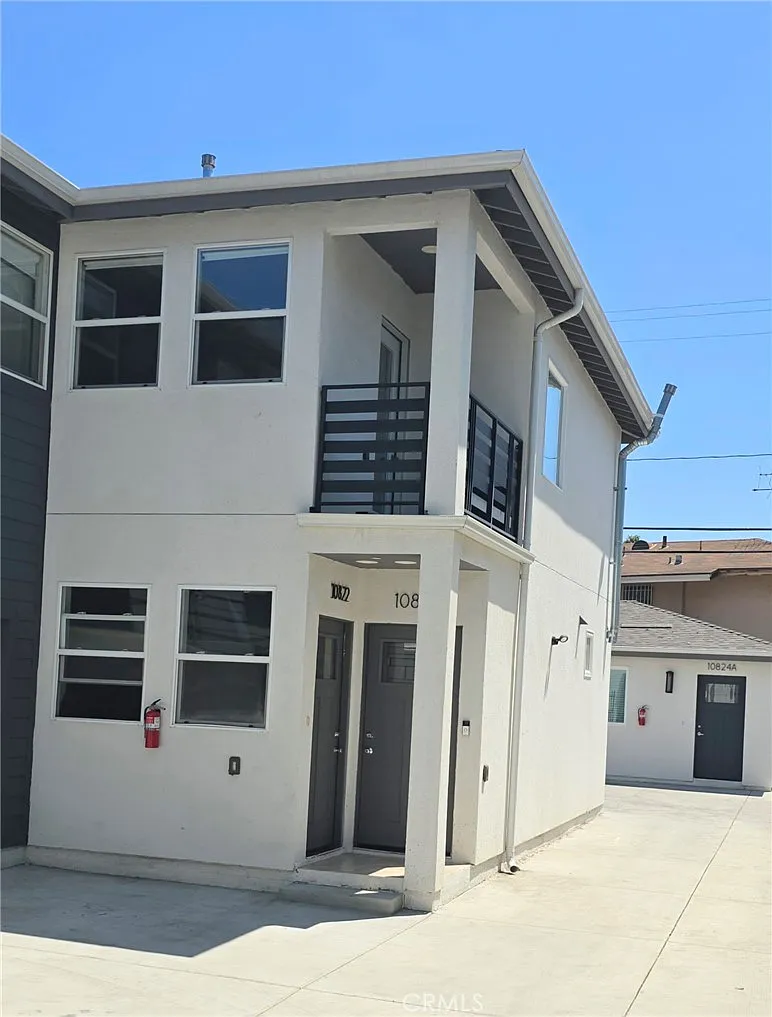 3 bed, 1050 sqft, $3,400 — Photo 1