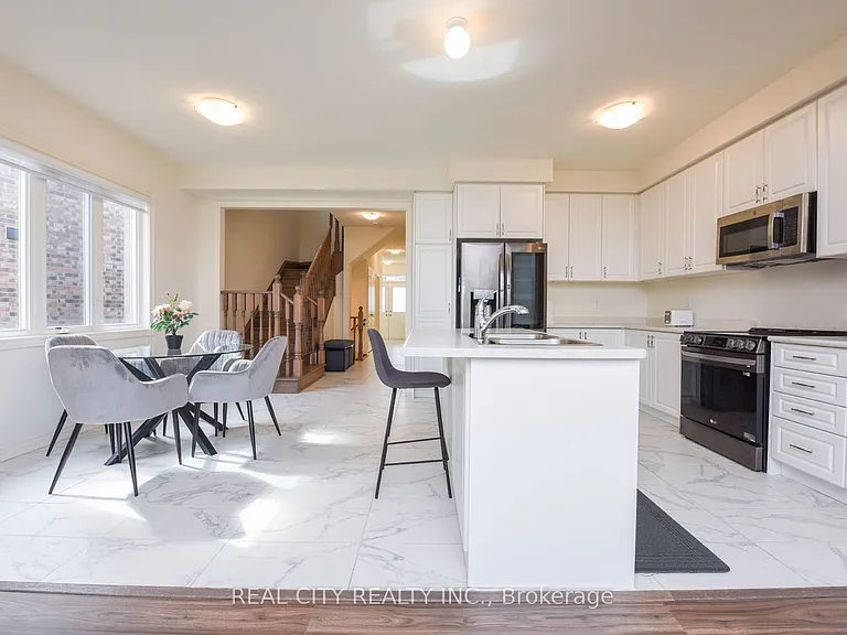 38 Silver Meadow Gdns — Photo 15