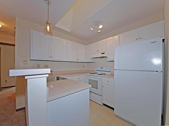 5th image of 261 Highland Village Dr