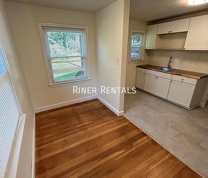 282 E Grattan St — Photo 11