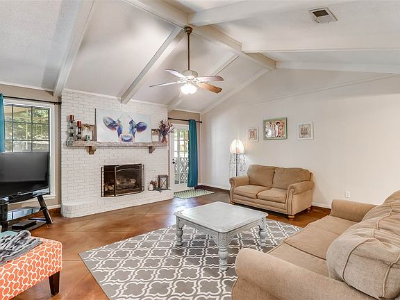 3rd image of 203 Black Oak Cv