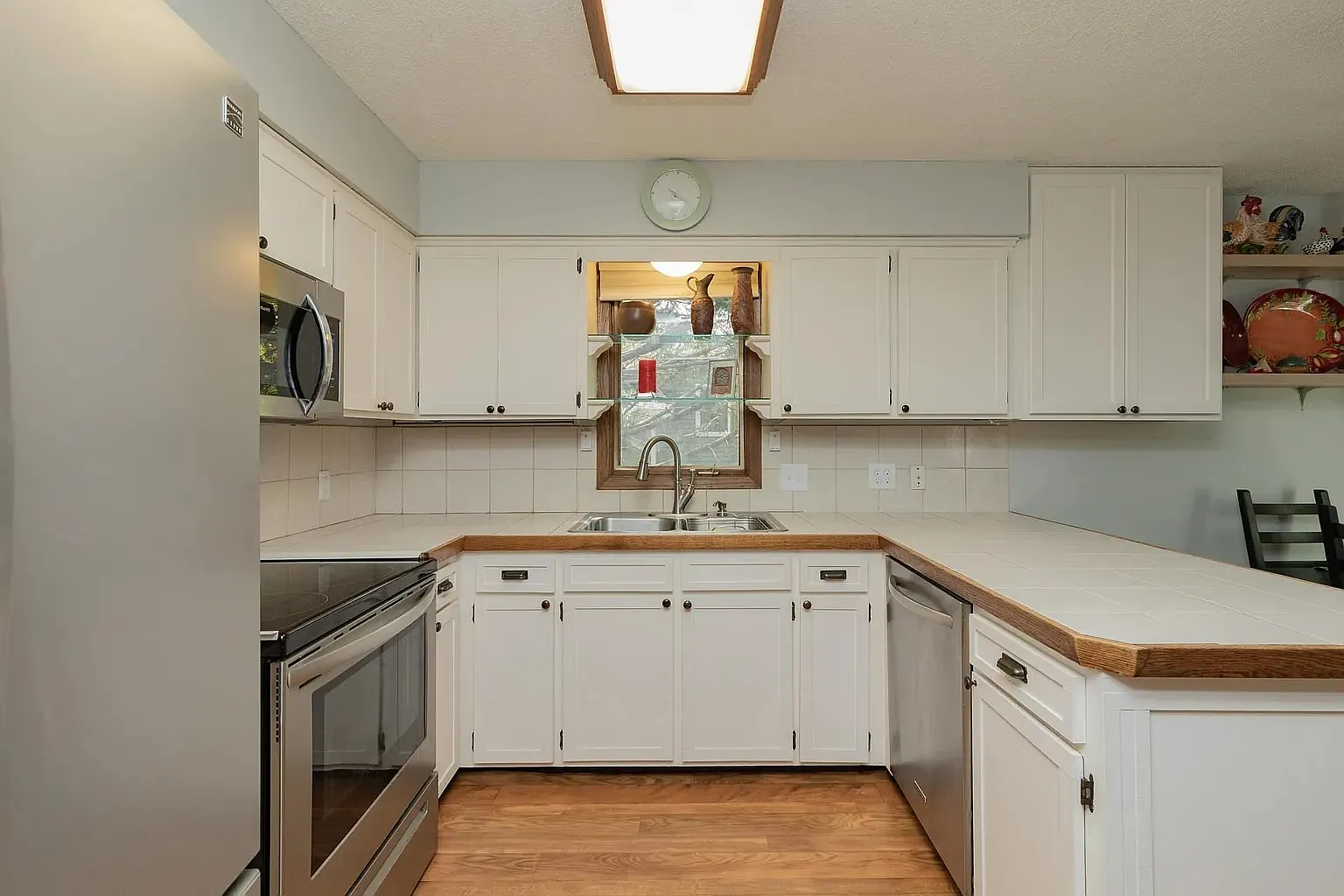 4 bed, 1734 sqft, $3,955 — Photo 3